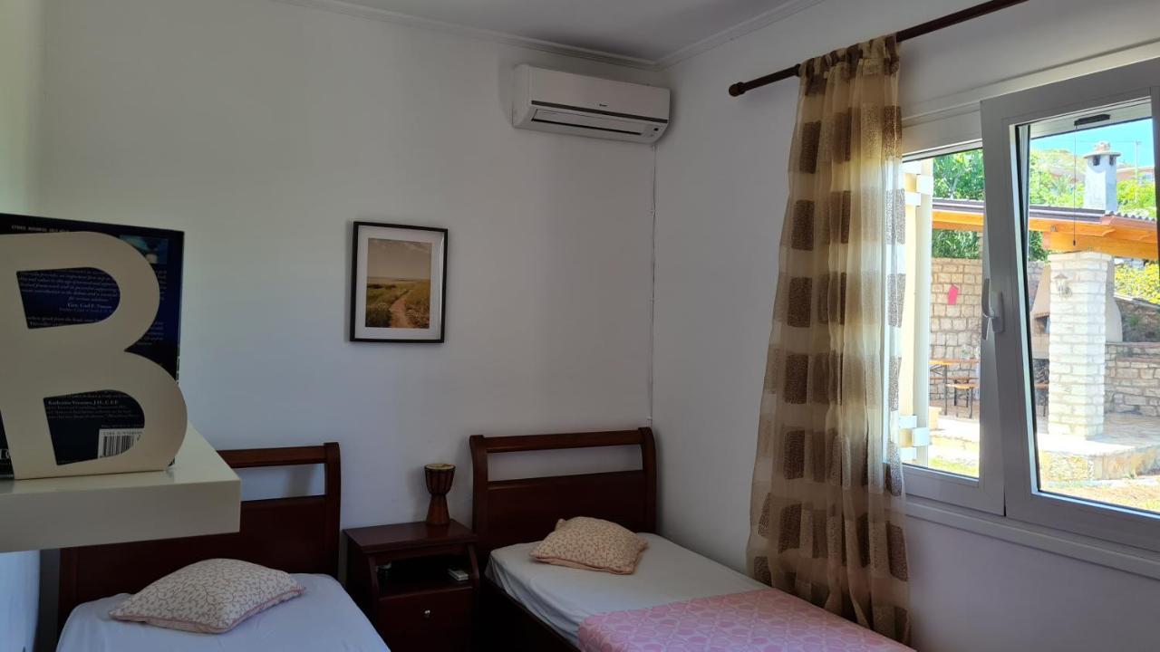 Village Home Next To The Sea Sarande Exterior photo
