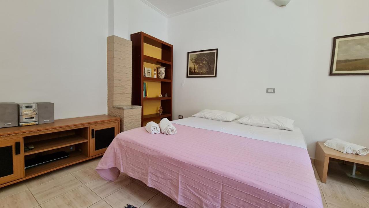 Village Home Next To The Sea Sarande Exterior photo