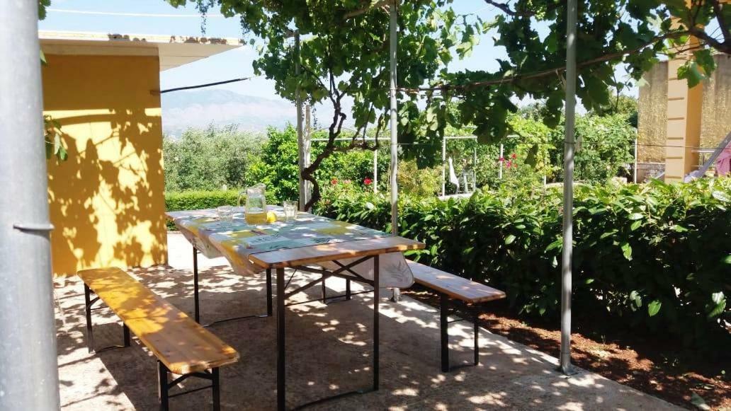 Village Home Next To The Sea Sarande Exterior photo